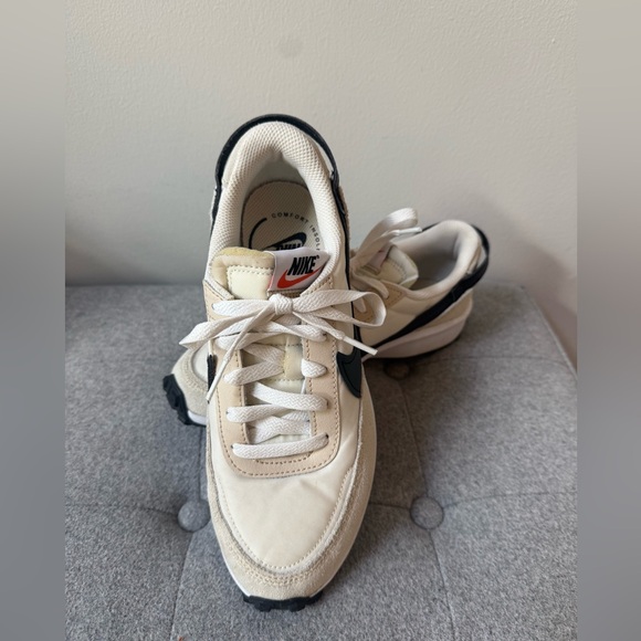 Nike lifestyle waffle dust Cream and Black casual Running Shoes 7.5 - Picture 9 of 12